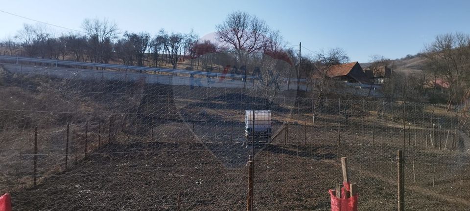 Casă /vilă de vânzare cu teren 1352 mp. central  loc. Petrindu / Sălaj