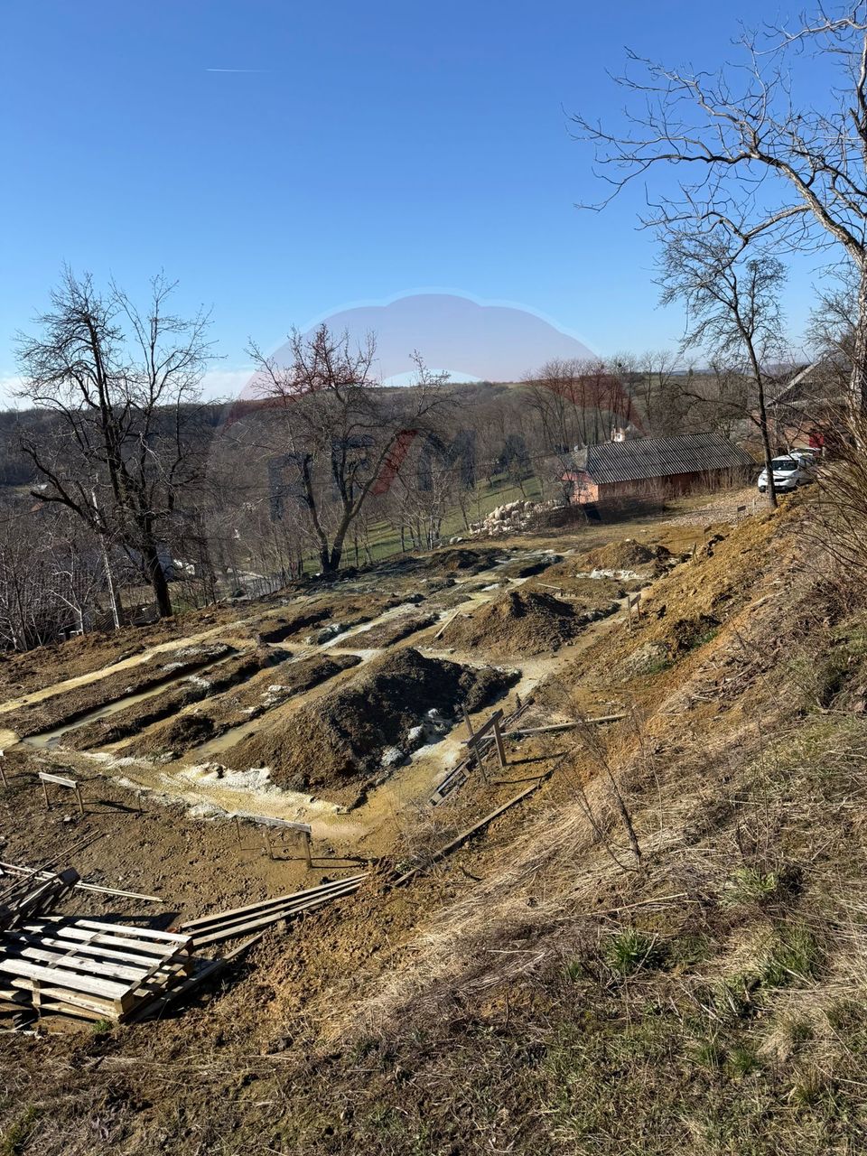 Carbunari Vanzare teren cu fundatie, proiect de casa si racorduri