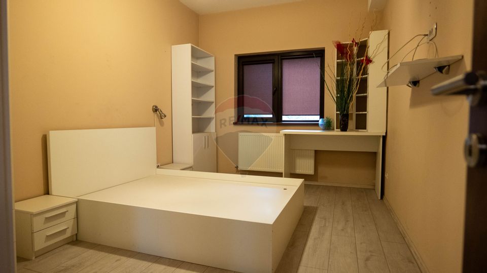 Vanzare apartament 3 camere, in vila cu curte si terasa, Fundeni