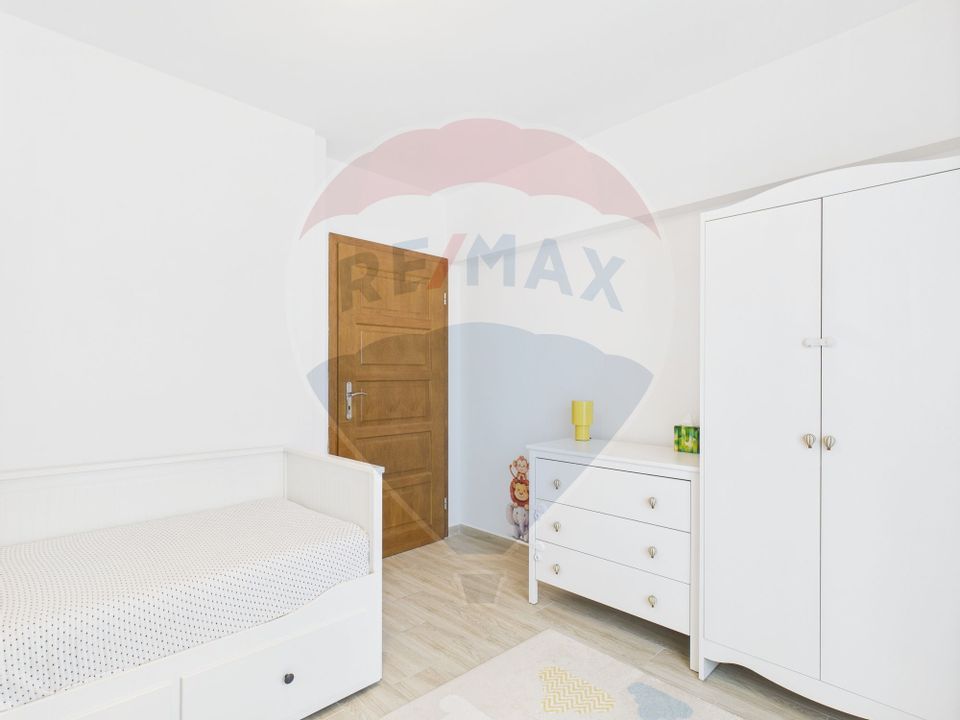 Apartament 3 camere superb cu loc de parcare si boxa Unirii