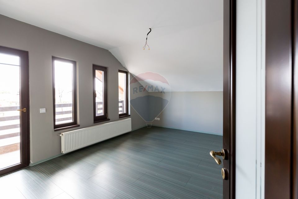 10 room House / Villa for sale, Serbanesti area
