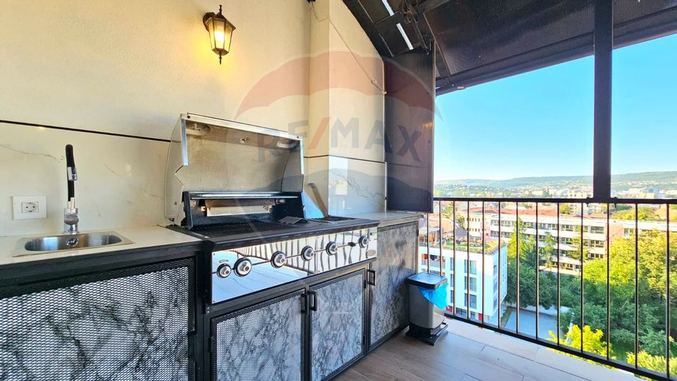 Inchiriere penthouse superfinisat cu 3 camere in zona Centrala