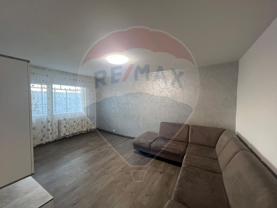 Apartament cu 3 camere de vânzare în zona Narcisa