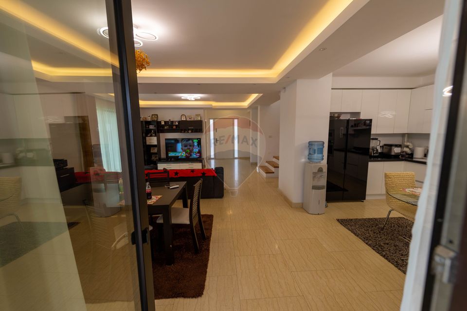 House - Villa 4 rooms in Pantelimon Magic Lake, Cernica forest