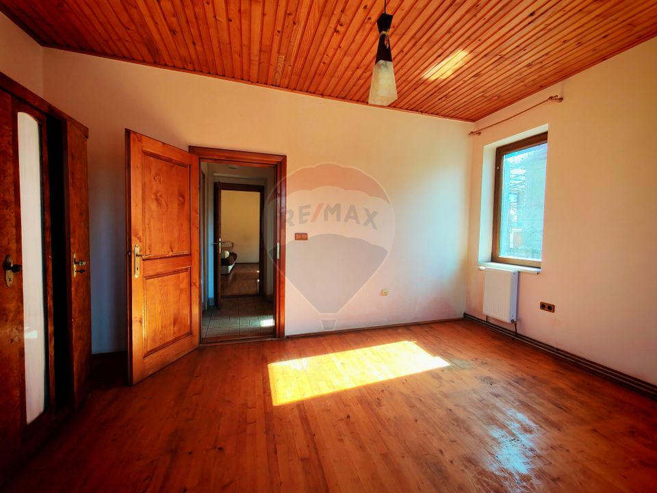 Casă spațioasă cu panoramă superbă+garsonieră separată, venit pasiv.