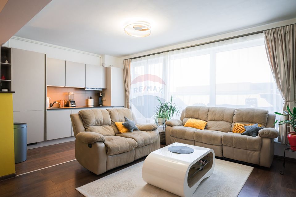 Apartament 3 camere tip duplex cu parcare si boxa la Maurer Residence