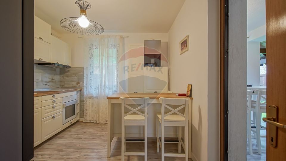 Proprietate cu stil la poalele muntelui - liniște și intimitate!