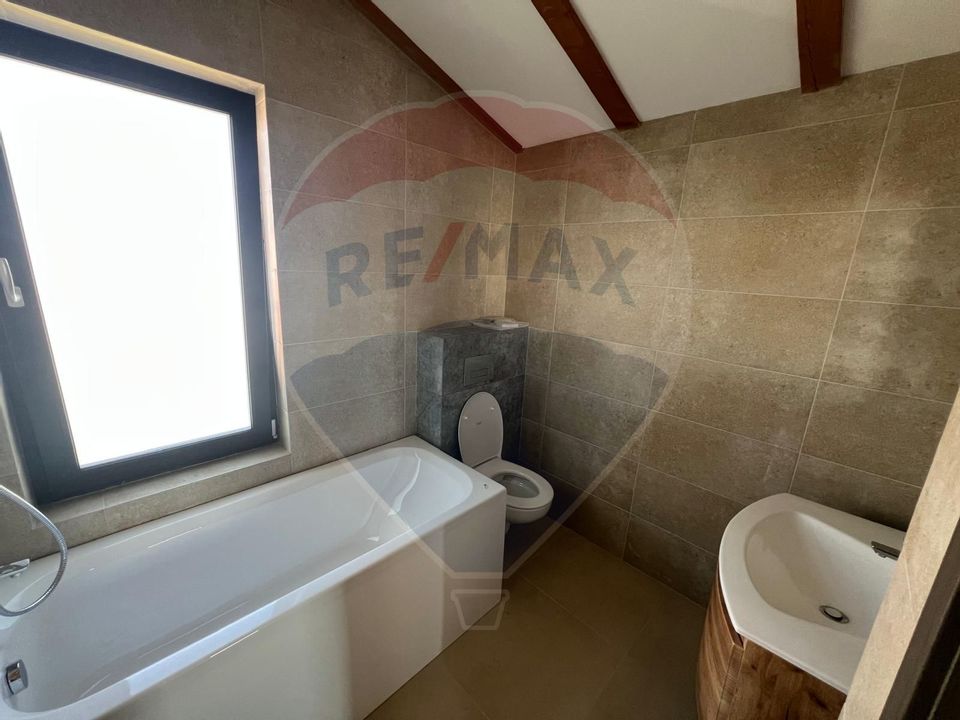 Casă / Vilă cu 5 camere de vânzare în zona Exterior Nord