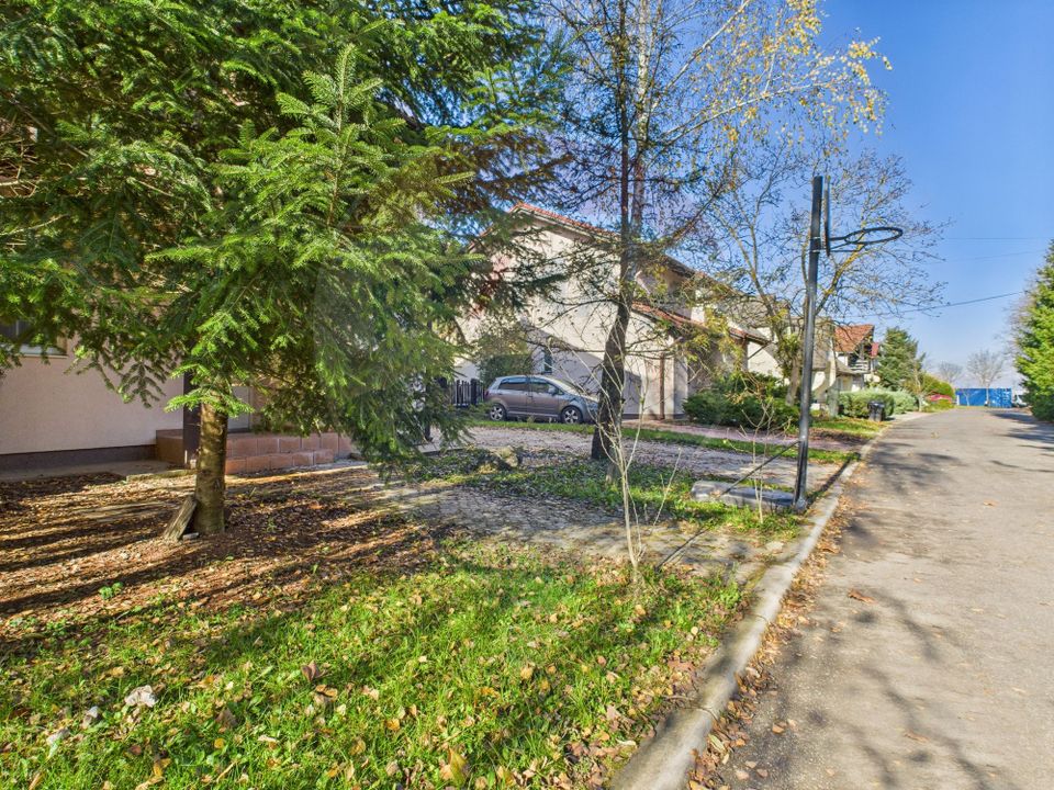 De vanzare | Vila in Paradisul Verde cu gradina si padure proprie |