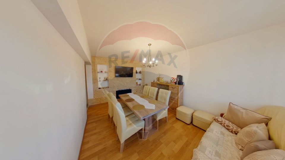 Apartament cu 3 camere de vânzare în zona Central