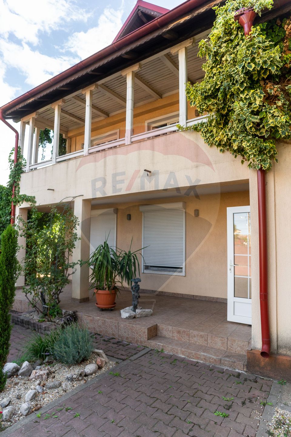 Casă / Vilă cu 10 camere si teren generos, Sos. Salaj