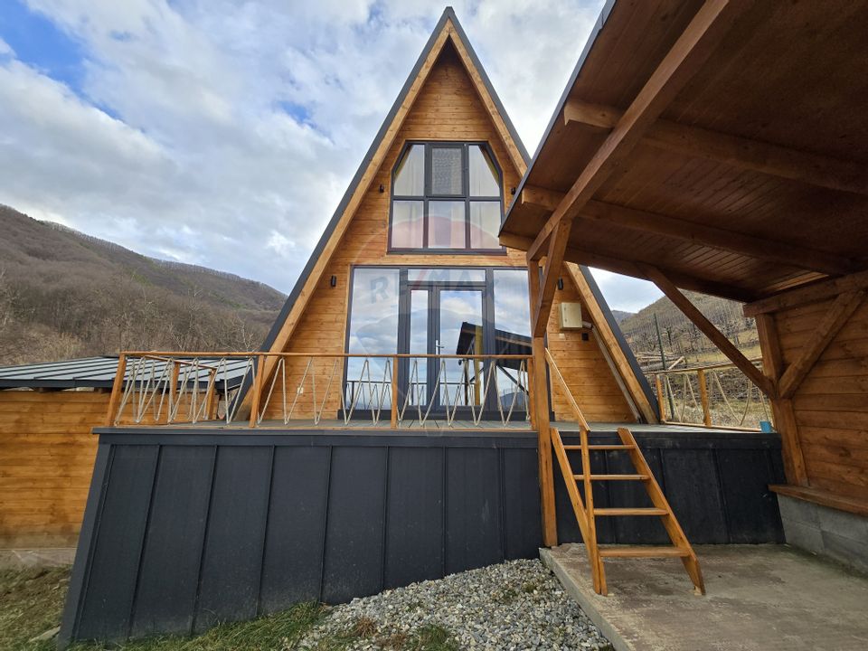Proprietate Specială în Gura Râului, Sibiu – Două Cabane A-Frame