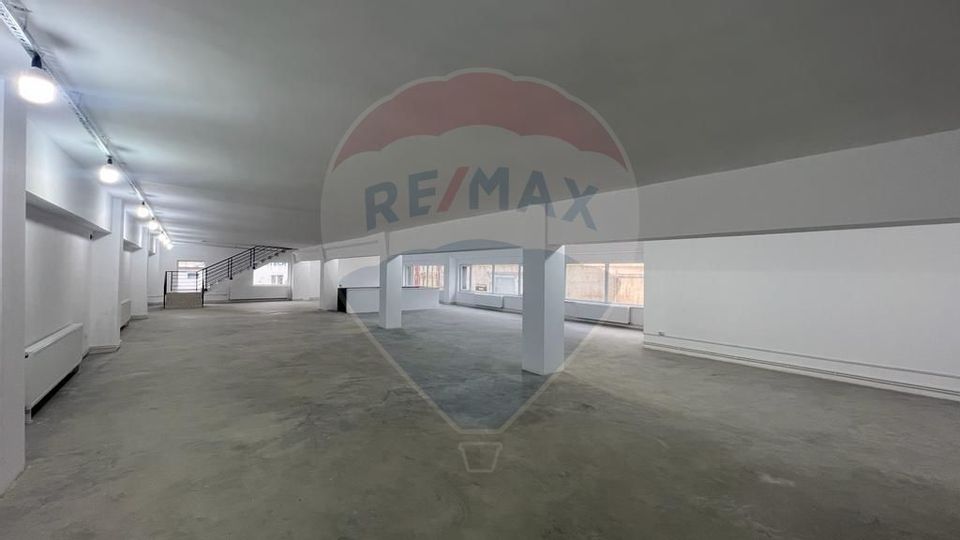 Spatiu comercial de 990mp de inchiriat