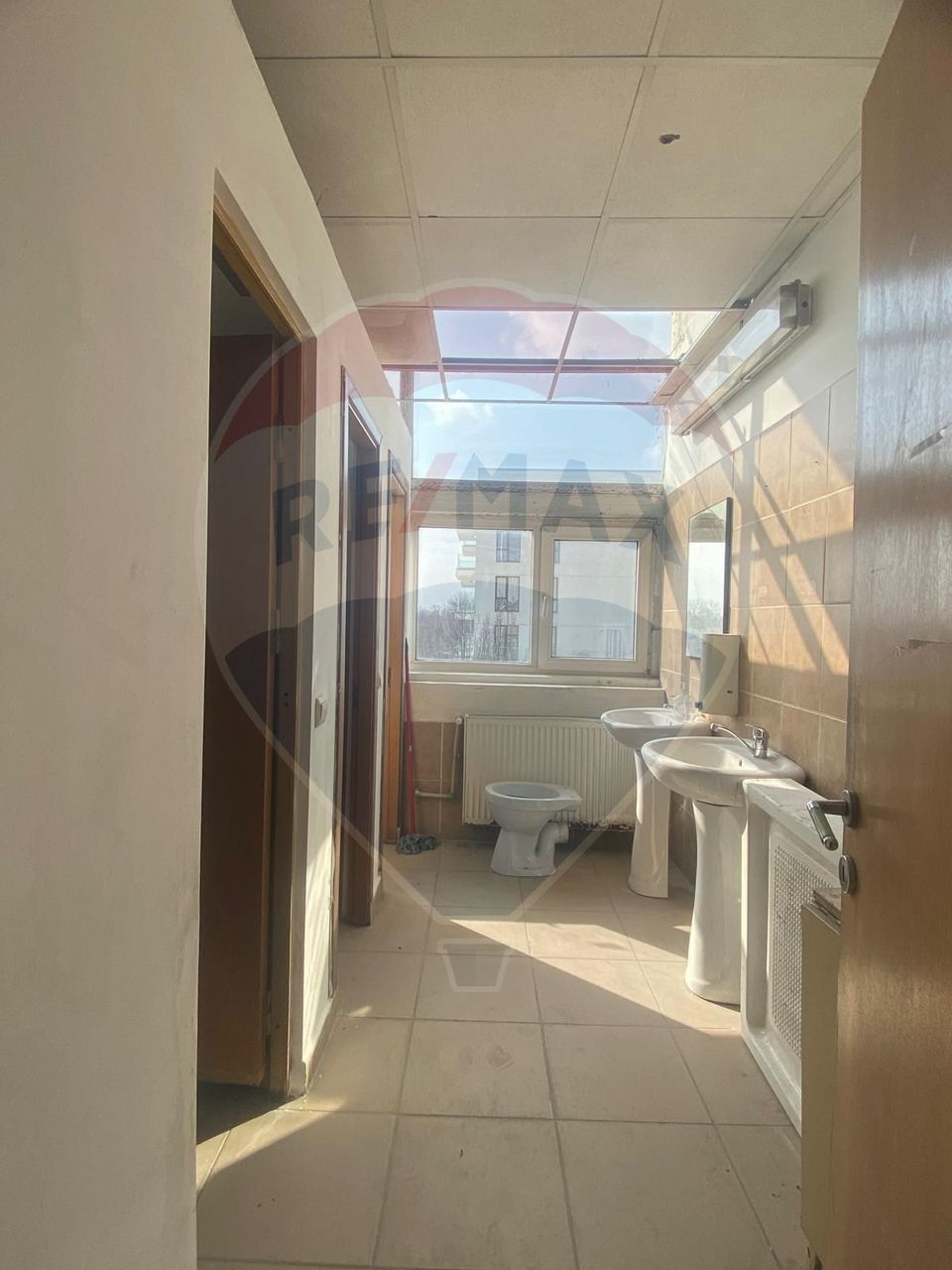 DE INCHIRIAT Spații comerciale intre 190-1500 mp în Sectorul 1