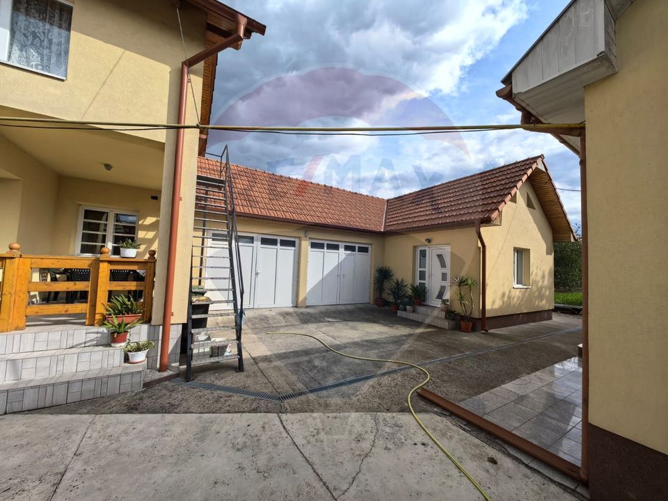 Casă spațioasă cu garaje în Seini | De Vanzare |