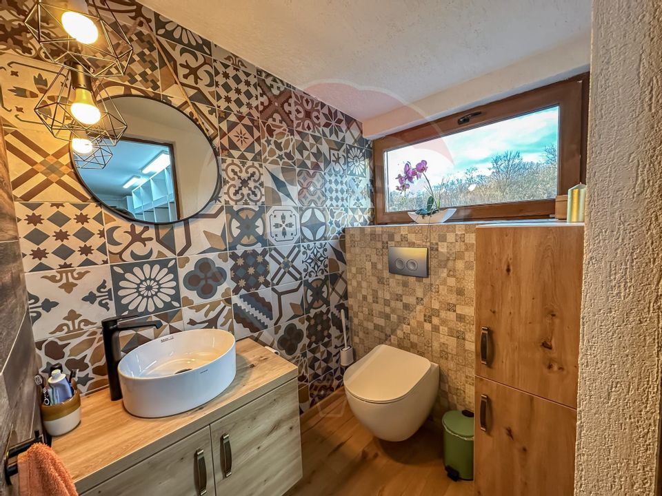 Casă / Vilă cu 6 camere de vânzare în zona Periferie