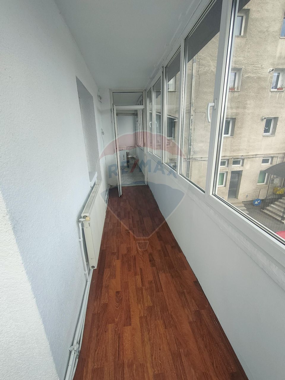 Apartament cu 3 camere de vanzare langa Spitalul Judetean