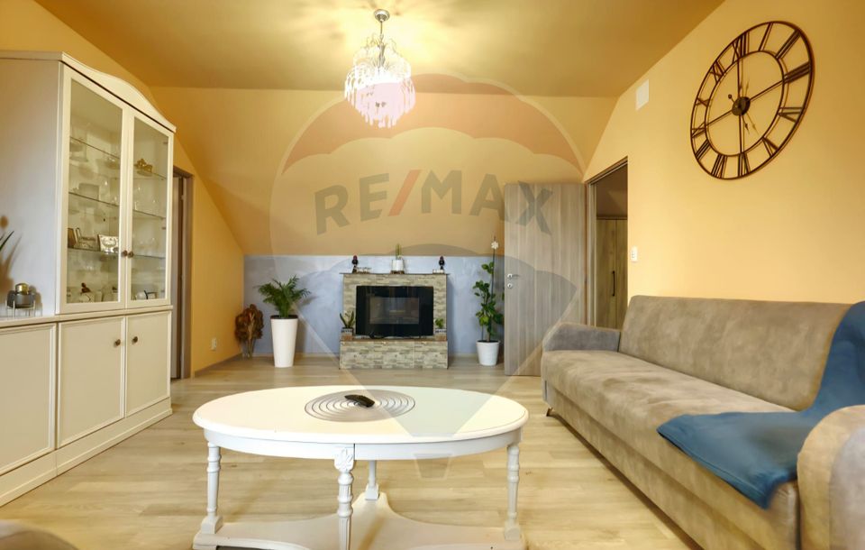 Apartament cu 3 camere de vânzare