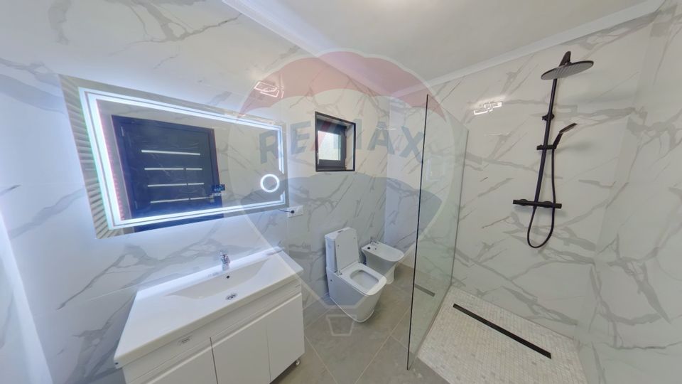 Casă / Vilă cu 4 camere de vânzare în zona Nord-Est