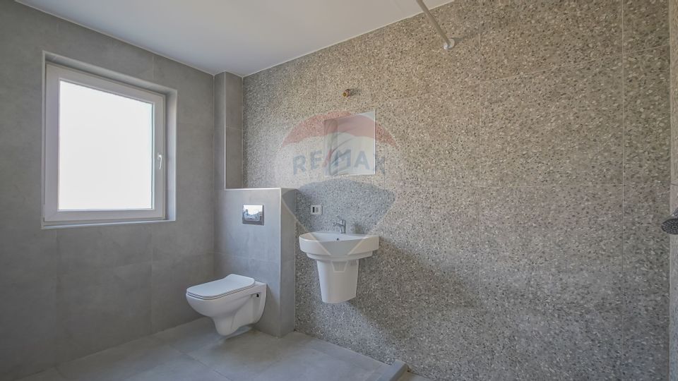 Versatile property in Brasov – Ideal for home or business!