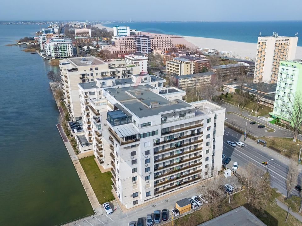 Penthouse de vanzare in Mamaia vedere frontala lac si marea Neagra