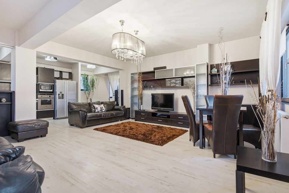 PENTHOUSE ULTRACENTRAL CU PRIVELISTE PANORAMICĂ | 3 CAMERE