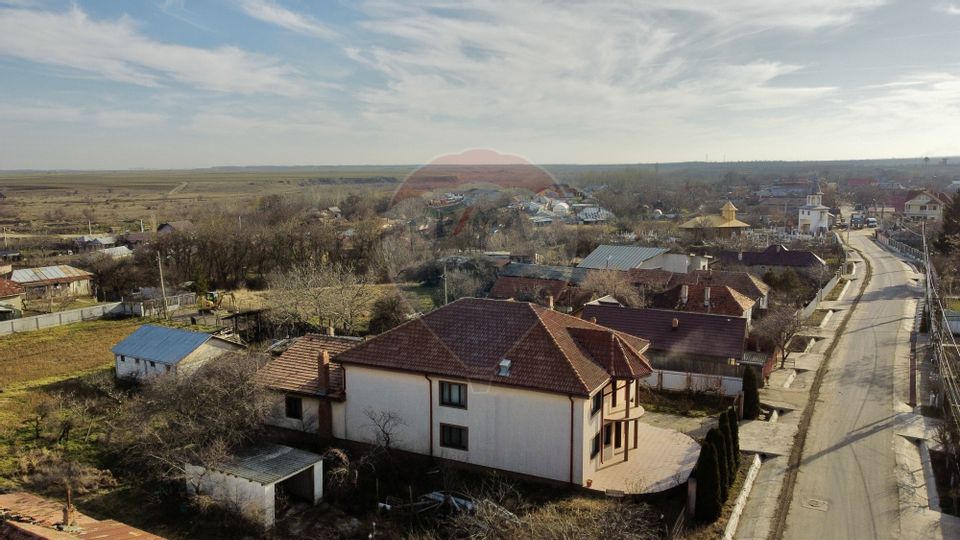 Casă / Vilă cu 11 camere de vânzare