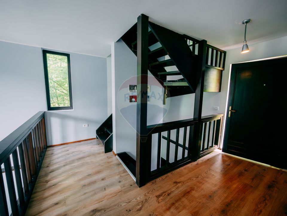 Vanzare casa de vacanta cu ponton privat la lac Tarnita