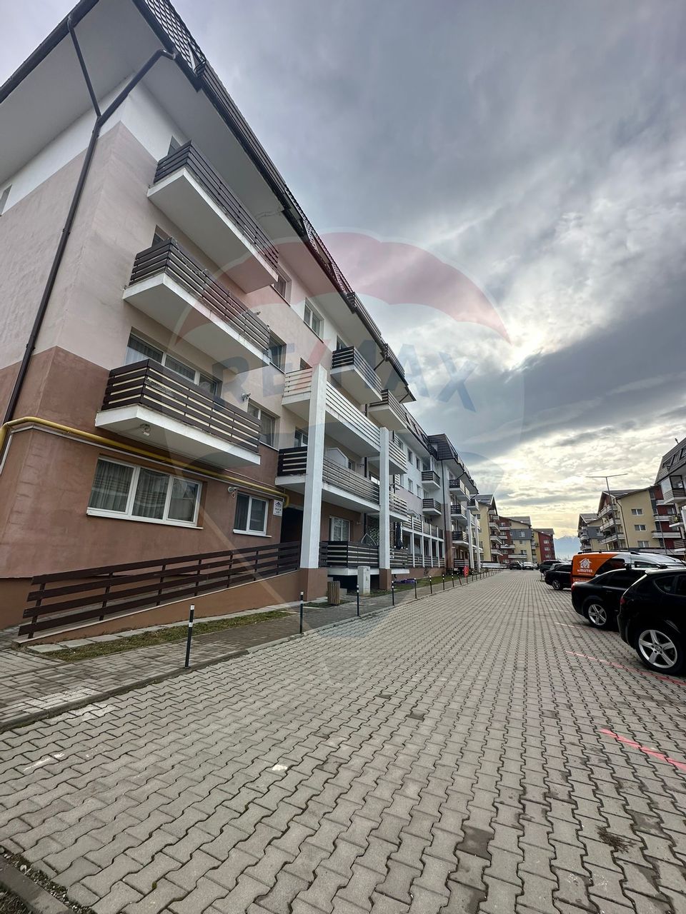 Apartament cu 3 camere de vânzare