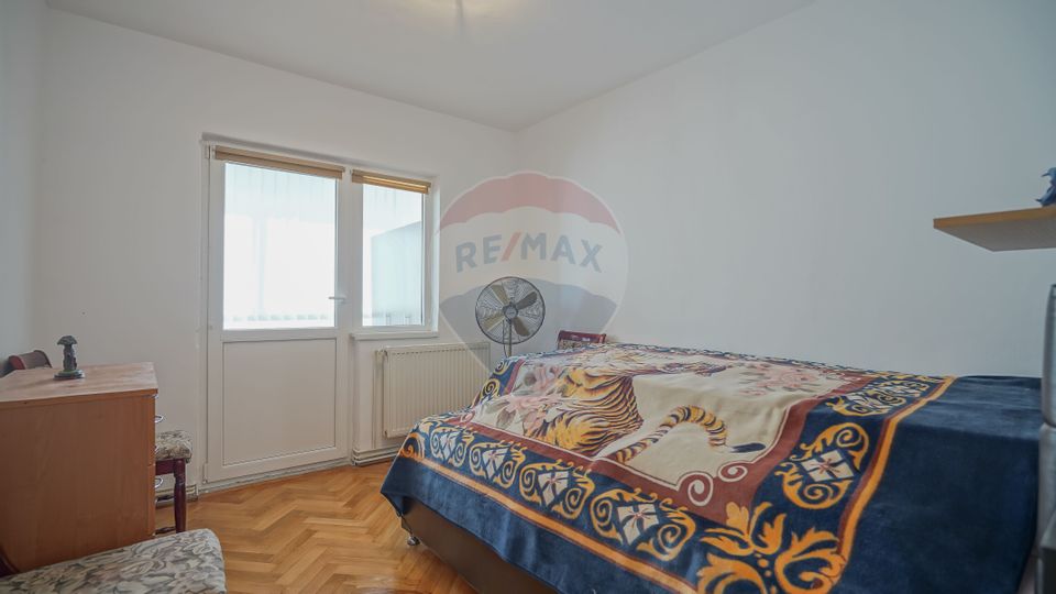 3 room Apartment for sale, Tractorul area