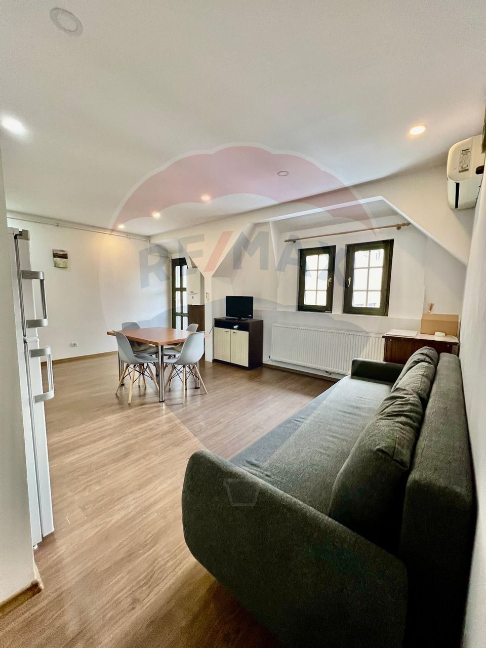 Apartament cu 2 camere de vânzare în zona Central