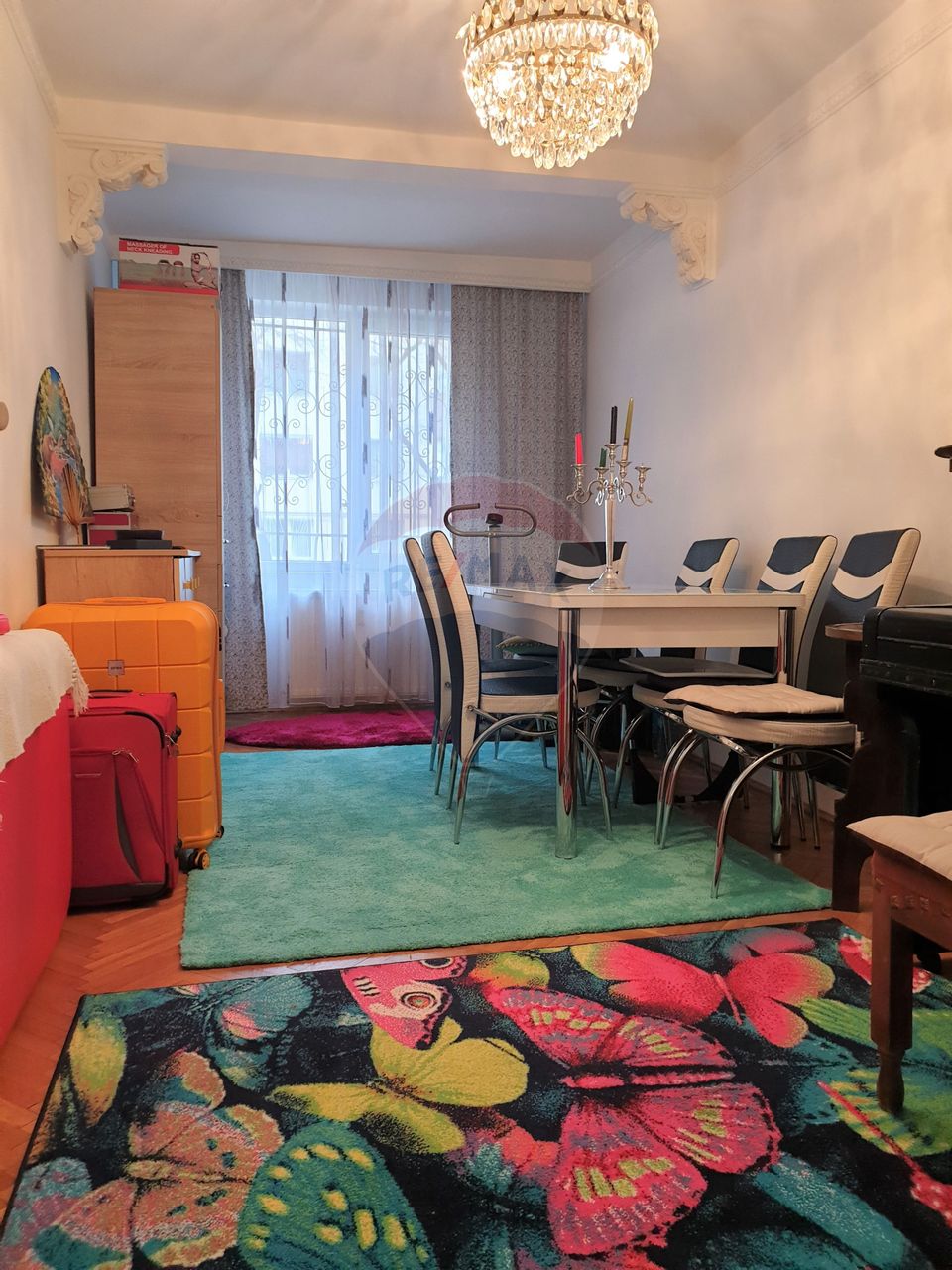 APARTAMENT 4 CAMERE, UTILAT, LOC DE PARCARE INCLUS