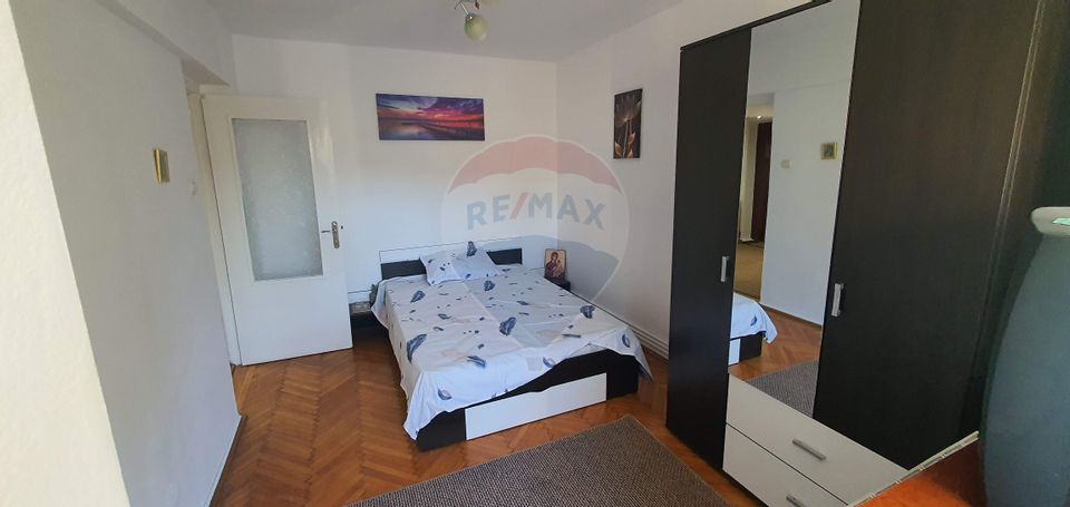 Apartament de inchiriat decomandat 2 camere etaj 1 in zona Strand