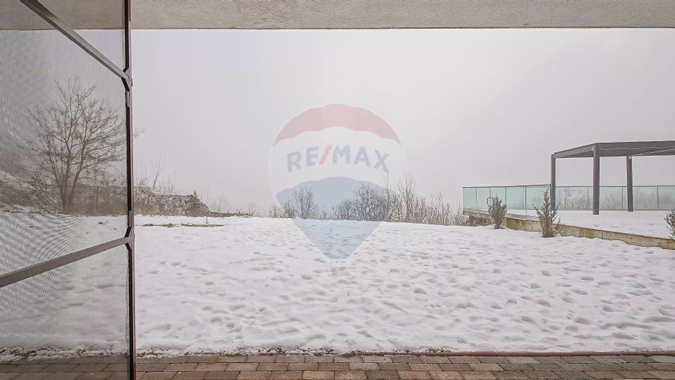 APARTAMENT UNIC CU GRADINA 288 MP |4 CAMERE, 2 BUCATARII | D. POIENII