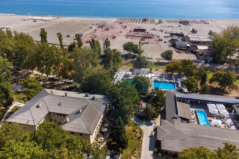 302 room Hotel / Pension for sale, Central area