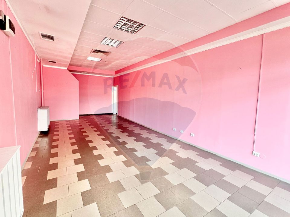 122sq.m Commercial Space for rent, Decebal area