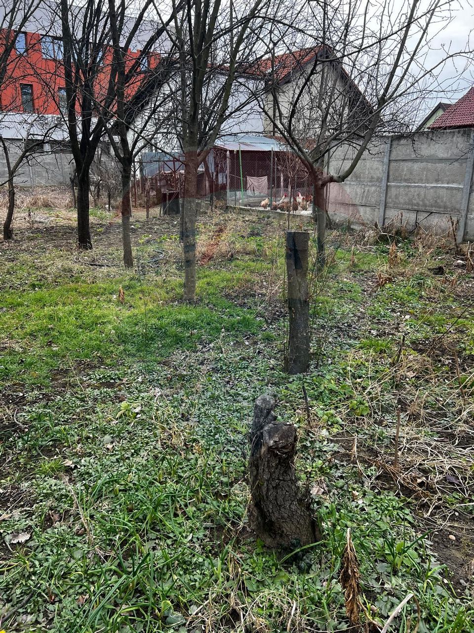Casă pe doua nivele 3 camere zona Intim