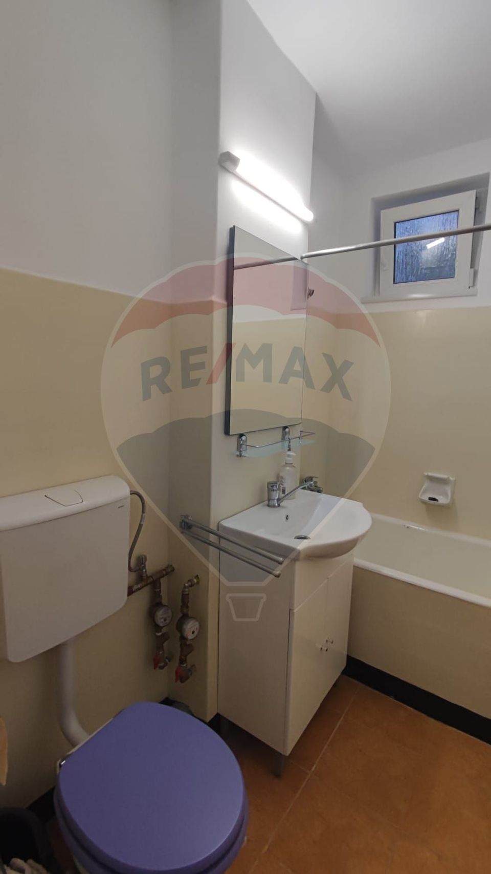 De inchiriat apartament 3 camere spatios  etaj 1 Splaiul Crisanei