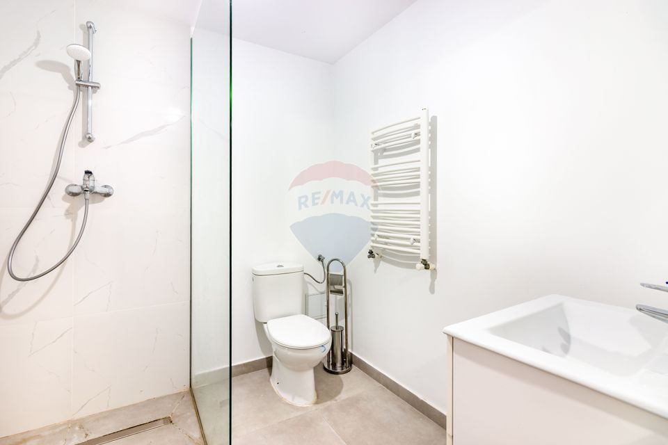 Vanzare Vila 5 camere cu terase mari si priveliste directa la lac