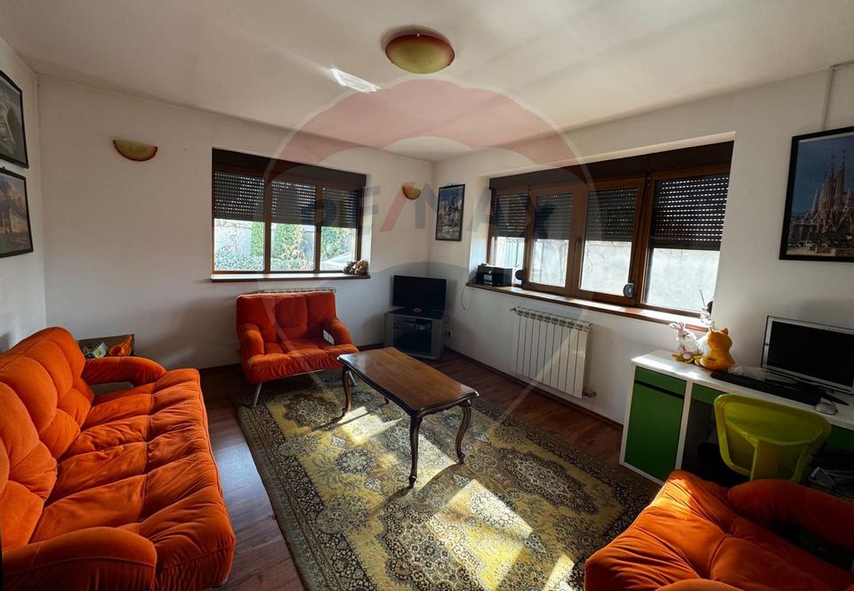 Casă de vânzare cu livadă și piscină – Giurgiu