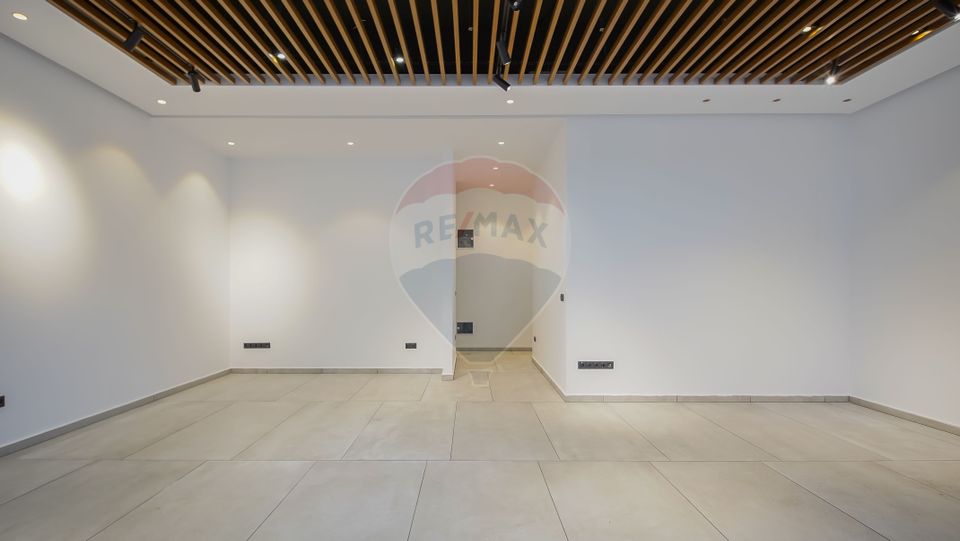 55sq.m Commercial Space for rent, Racadau area