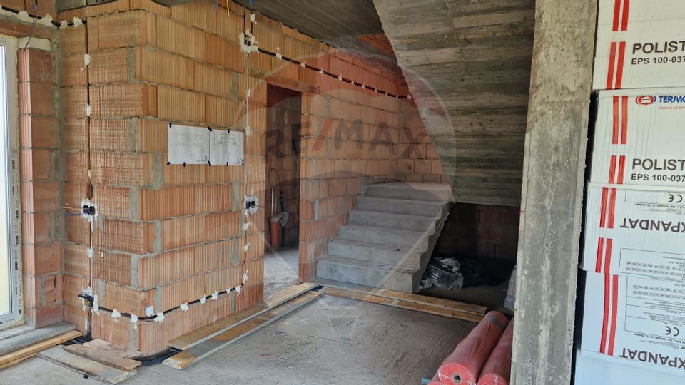 Casă / Vilă cu 4 camere de vânzare