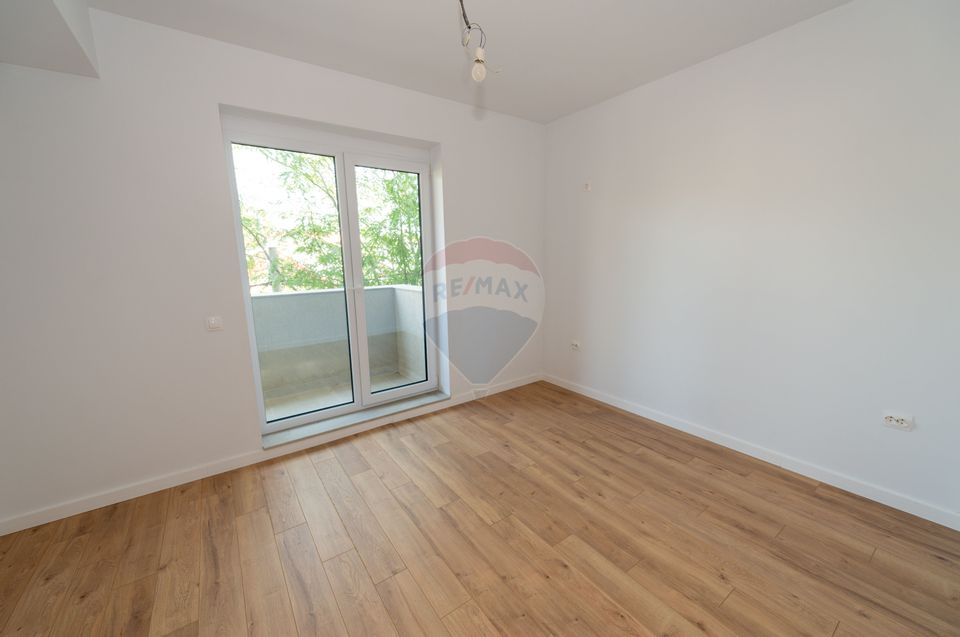 2 room apartment - 59 sqm, metro station, underground parking