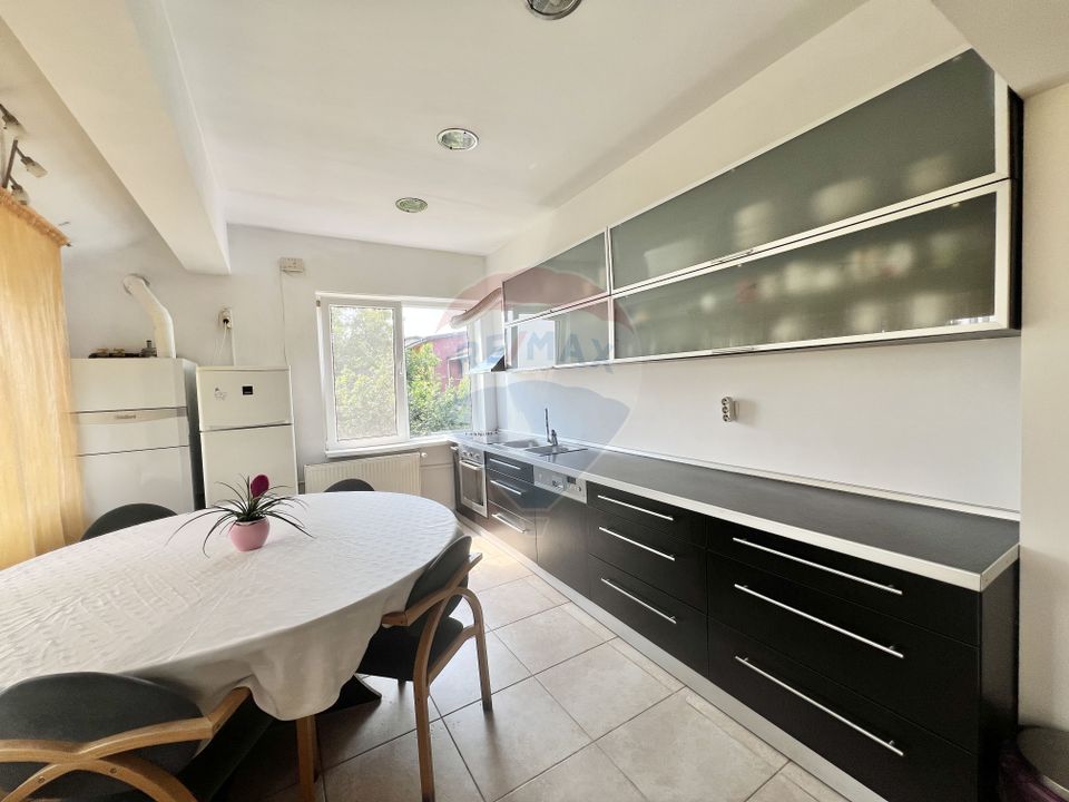 8 room House / Villa for sale