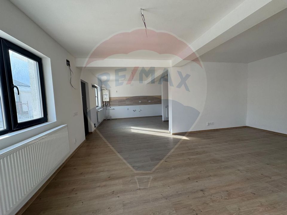 House / Villa with 4 rooms Domnesti