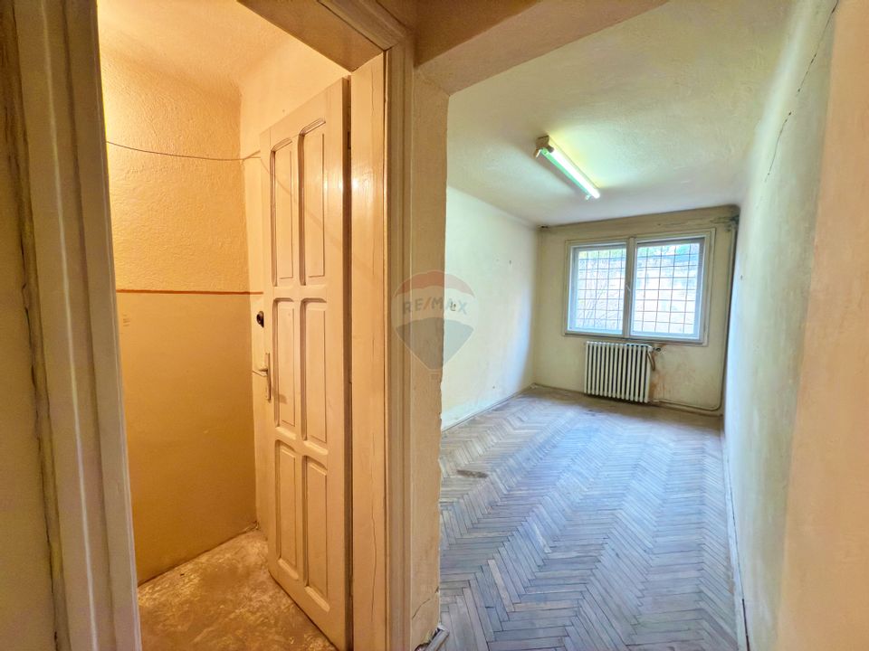 Apartament cu 3 camere decomandat, situat pe malul Mureșului, Arad