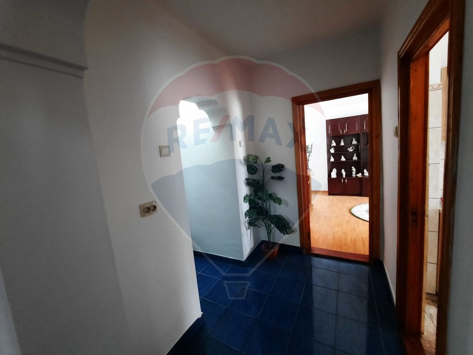 Apartament cu 2 camere mobilat si utilat.