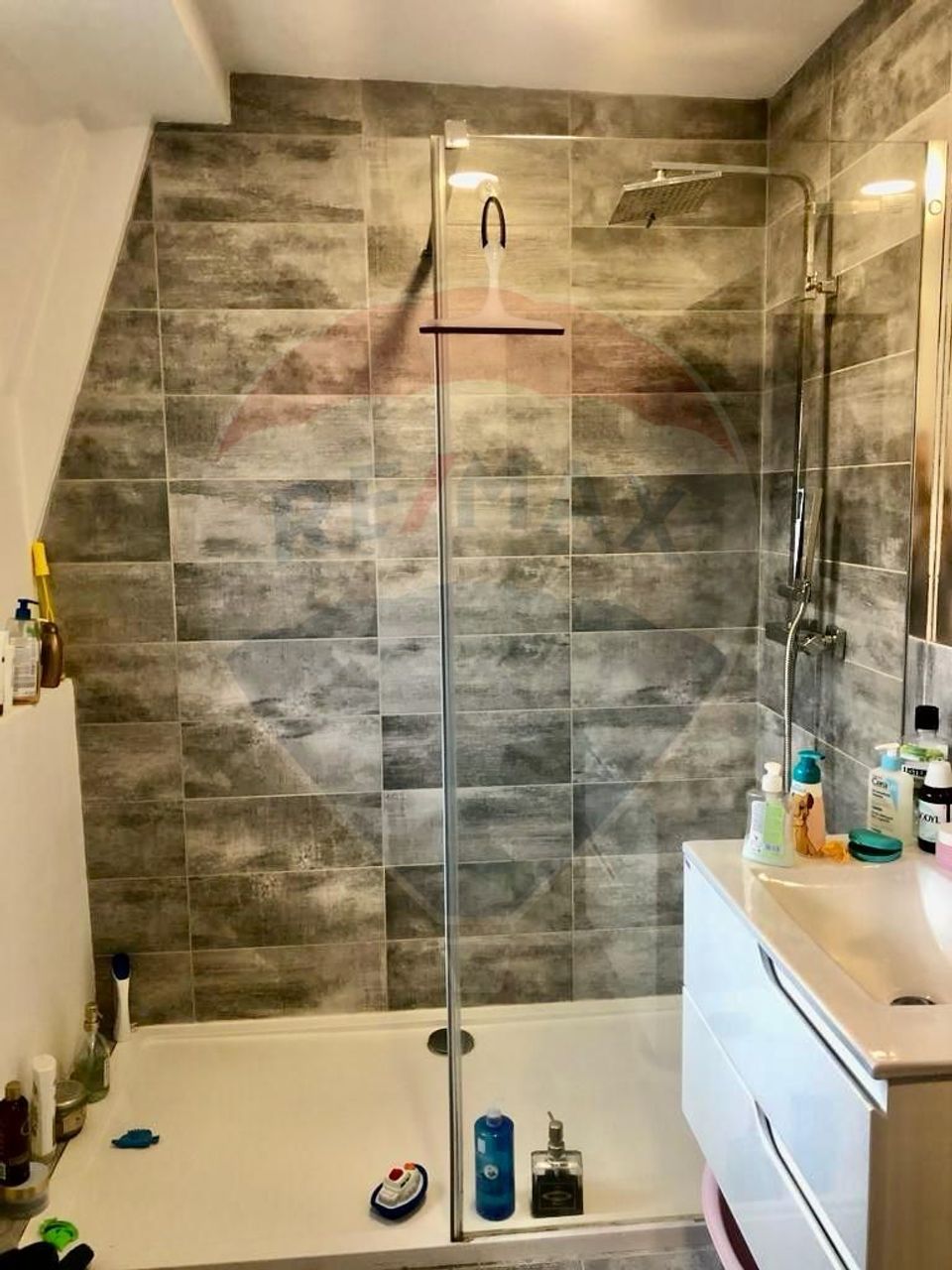 Apartament în zona Centrala, et.1, curte privata.