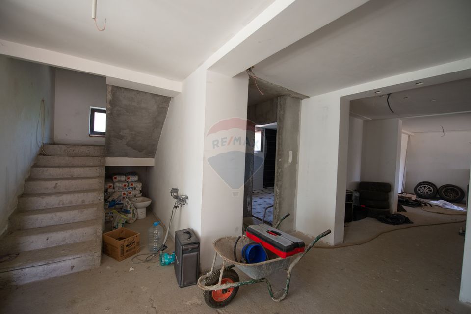 House for sale 9 rooms 900sqm land Ghencea Extension, Bragadiru