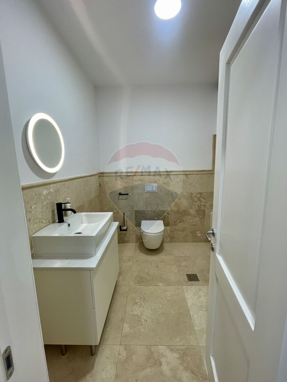Apartament in vila de închiriat în zona Capitale